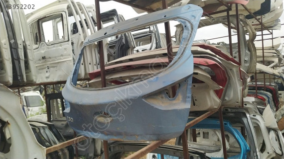 Hyundai i30 model 2012 arka bagaj kapağı