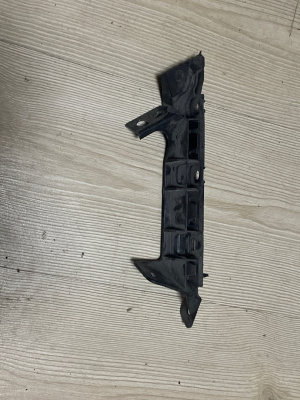 Seat ibiza 10-18 sol ön tampon braketi