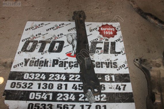 TOYOTA CORONA AT151 1984-85 ALT ŞASE TRAVERSİ