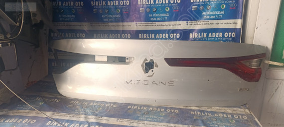 Renault Megane 4 arka bagaj kapağı