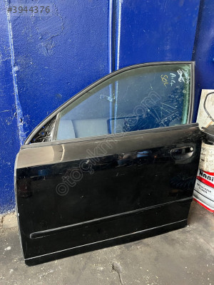 AUDİ A42004 MIDEL ÇUKMA SOL ÖN KAPI