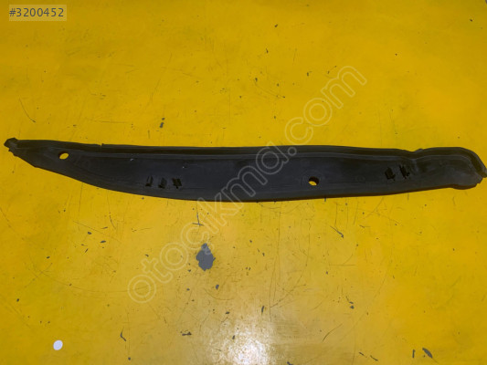 RENAULT MEGANE-FLUENCE ÖN SAĞ ÇAMURLUK YAN PARÇASI 631121952R