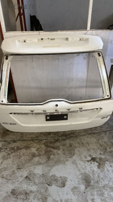 Volvo xc60 bagaj kapağı çıkma