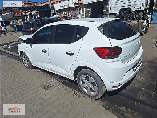 DACİA SANDERO SOL ÖN ÇAMURLUK ÜNALLAR OTO ÇIKMA YEDEK PARÇA