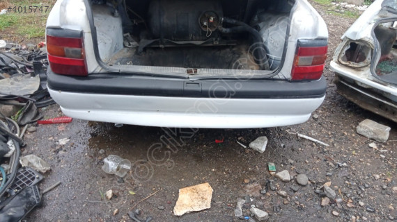 Opel Vectra a arka tampon