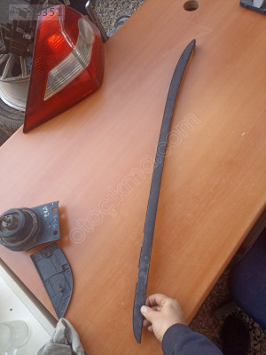 Ford Focus 3 Sol Ön Cam Çıtası