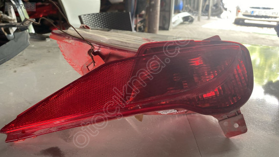 Hyundai i20 arka reflektör