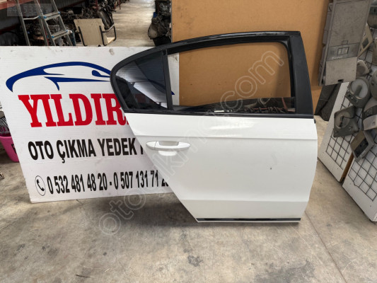 VOLKSWAGEN PASSAT B7 SAĞ ARKA KAPI