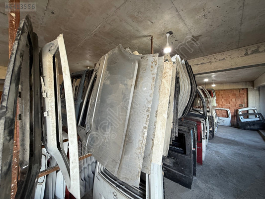 VW TRANSPORTER T5 ÇIKMA ORJİNAL SAĞ ÖN KAPI KD