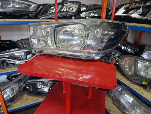 TOYOTA HİLUX SOL ÖN FAR ORJİNAL ÇIKMA