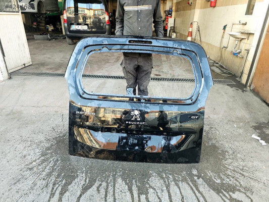 PEUGEOT RİFTER SİYAH BAGAJ KAPAĞI ORJINAL BOYASIZ