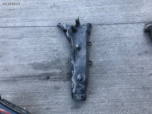 VOLVO XC90 SAĞ ÖN ÇAMURLUK BAĞLANTI BRAKETİ 3139178