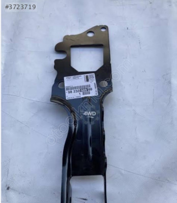 Peugeot 208 9823398980 ön şasi kolu ucu sağ