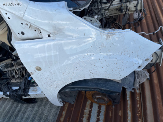 Ford Courier sağ ön çamurluk çıkma orijinal