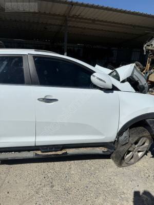 KİA SPORTAGE SAĞ ÖN KAPI ÇIKMA ORJİNAL