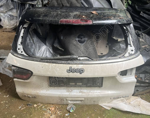 Jeep Compass sökme bagaj kapısı