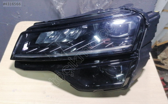 Skoda Karoq Sağ Ön Far  Orjinal Oto Çıkma