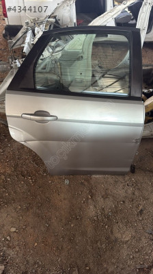 2009-2011 FORD FOCUS ÇIKMA ORJİNAL HATASIZ SAĞ ARKA KAPI