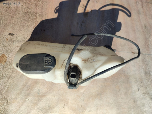 RENAULT CLİO SİLECEK SUYU DEPOSU