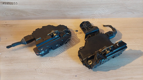 VOLKSWAGEN PASSAT B5  B5.5 ÖN KAPI KİLİT SAĞ SOL 8 PIN
