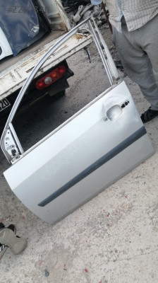 FORD FİESTA SOL ÖN KAPI ORJİNAL ÇIKMA 2001-06