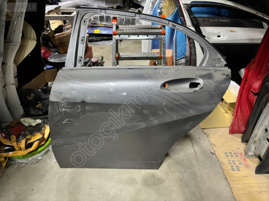 MERCEDES A SERİSİ SOL ARKA KAPI ORJİNAL ÇIKMA