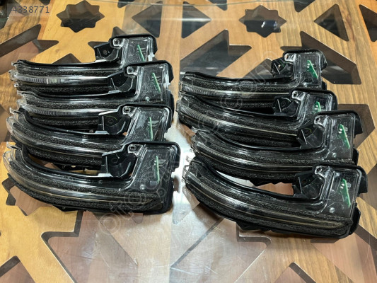 TOYOTA CHR 2025 SAĞ AYNA SİNYALİ ORJİNAL 2122001653