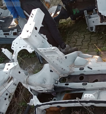 renault kango 3 2011 kesme sol ön çeyrek/podye (son fiyat)