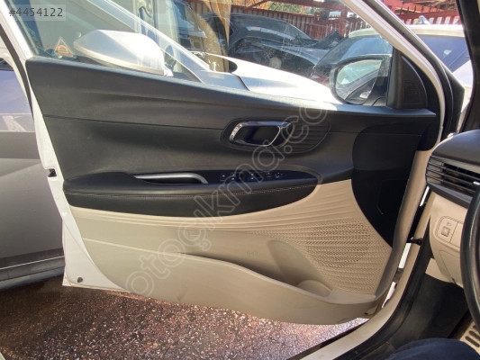 2022 Hyundai Bayon Sol Ön Kapı Döşemesi