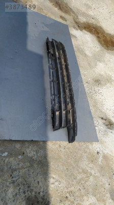 Volkswagen Passat ön tampon orta ızgara