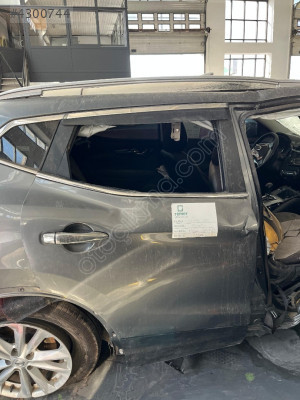 NİSSAN QASHQAİ SAĞ ARKA KAPI ORJİNAL SÖKME (HATASIZ) H2100HV0MA