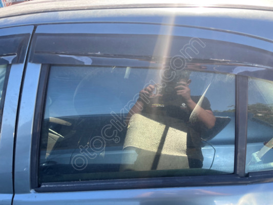 Renault Megane 1 sol arka kapı camı