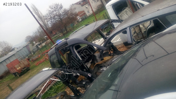 VOLKSWAGEN CADDY SAĞ-SOL ÇAMURLUK ÇEVİK OTO BURSA
