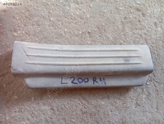 Mitsubishi L200Sağ basamak eşiği MN123962