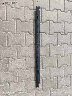 Clio 5 sağ ön kapı bandı orijinal