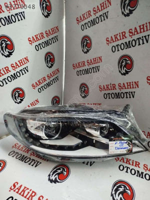 VW Passat CC İçin Ön Sağ Far - Oto Çıkma Parçaları