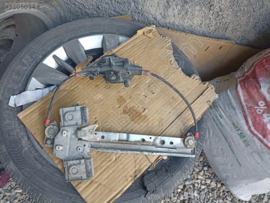 Ford Fiesta sol arka cam kirikosu