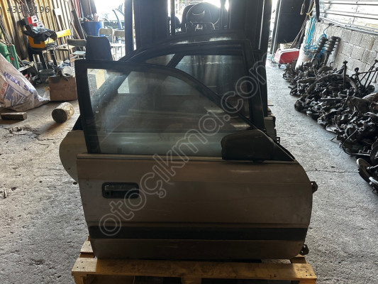 MAZDA 323 sağ kapı