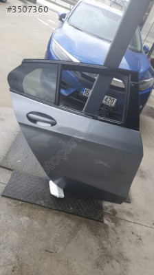 bmw 1 f40 2023 çıkma orjinal sağ arka kapı kod:c4w (son fiyat)