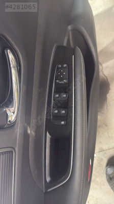 2022 RENAULT KOLEOS ÇIKMA ORJİNAL GARANTİLİ CAM AÇMA DÜGMESİ