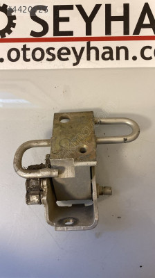 4B0831412B Volkswagen Passat B5 B5.5 sağ ön kapı alt menteşesi