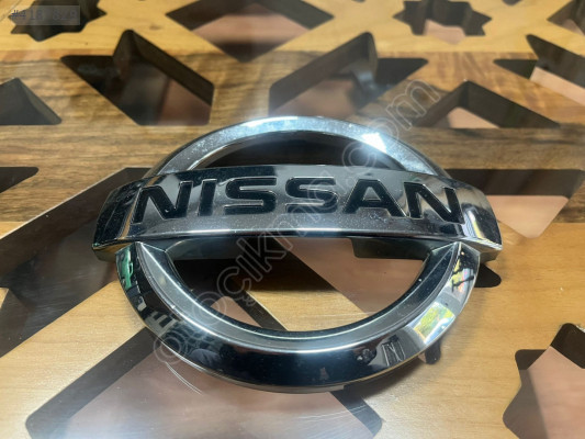 QASHQAİ J11 ÖN ARMA LOGO ORJİNAL