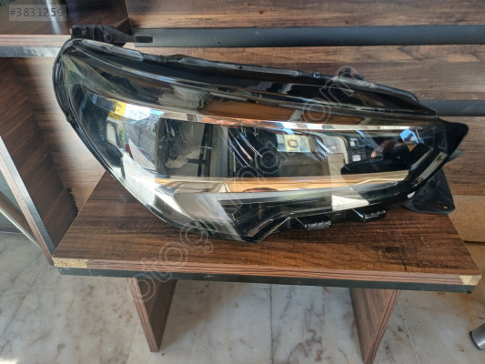 Opel Corsa F çıkma orijinal LED'li sağ far