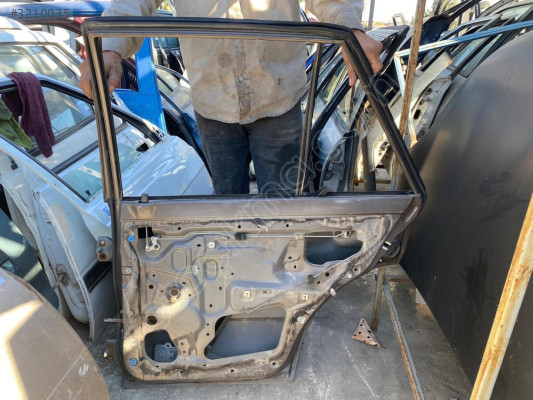 MAZDA 323 SAĞ ARKA KAPI 1985-1990 MODEL ORJİNAL ÇIKMA