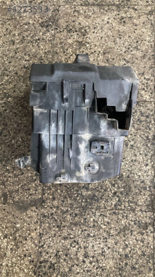 Reno trafic 2.0 dci  sigorta kutusu kapağı