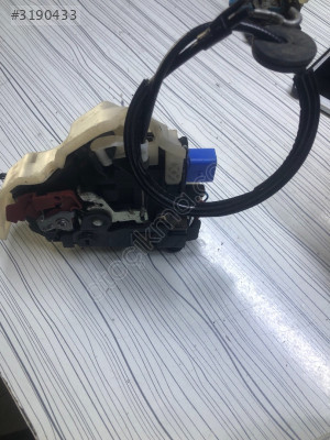 VOLKSWAGEN JETTA ARKA SOL KAPI  KİLİDİ 1K0839C350