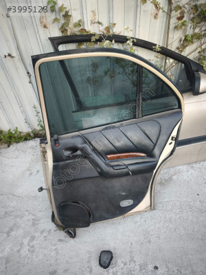 Opel Omega B Sağ Ön Arka kapı.