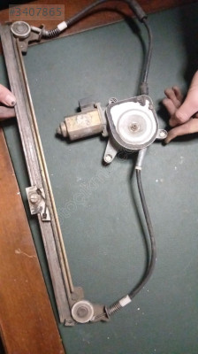 Peugeot 405 sol ön cam krikosu