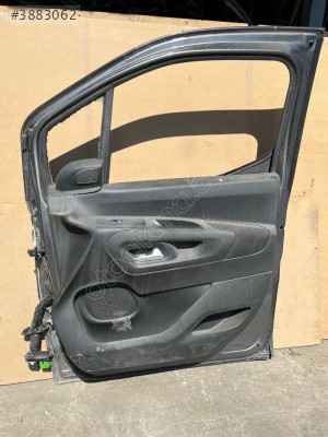 Citroen Berlingo Sağ Ön Kapı Döşemesi