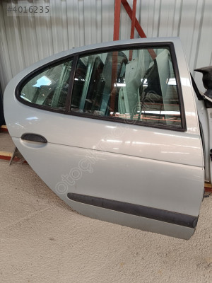 Megane 1 sağ arka kapi
